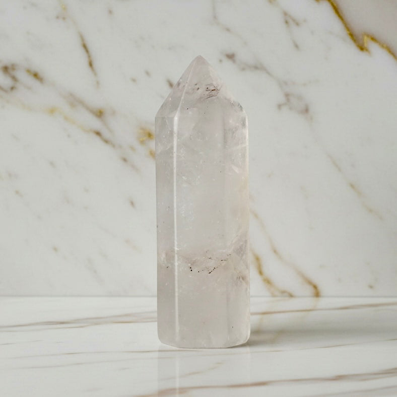 Mini Bergkristall Obelisk - stilvolles Schmuckstück CrystalScents
