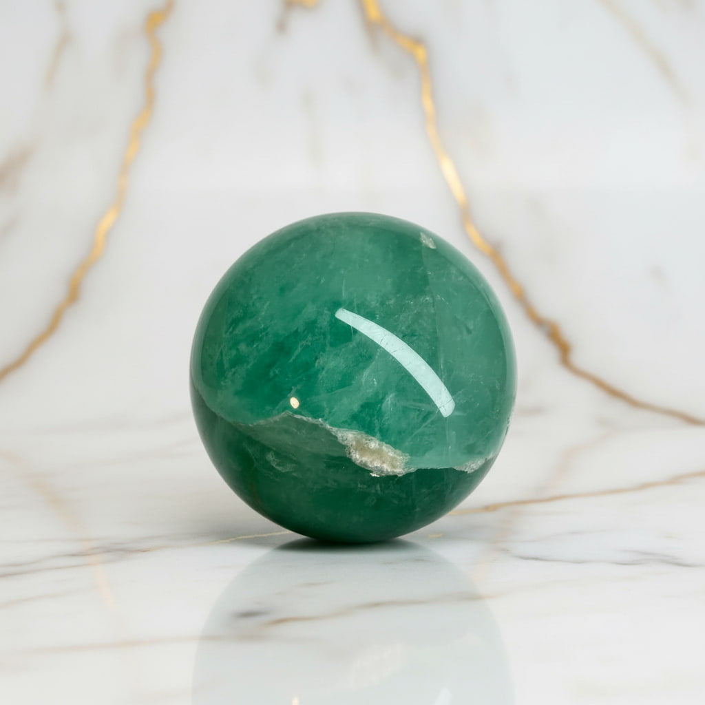 Fluorit Kugel – Leuchtender Farbakzent CrystalScents