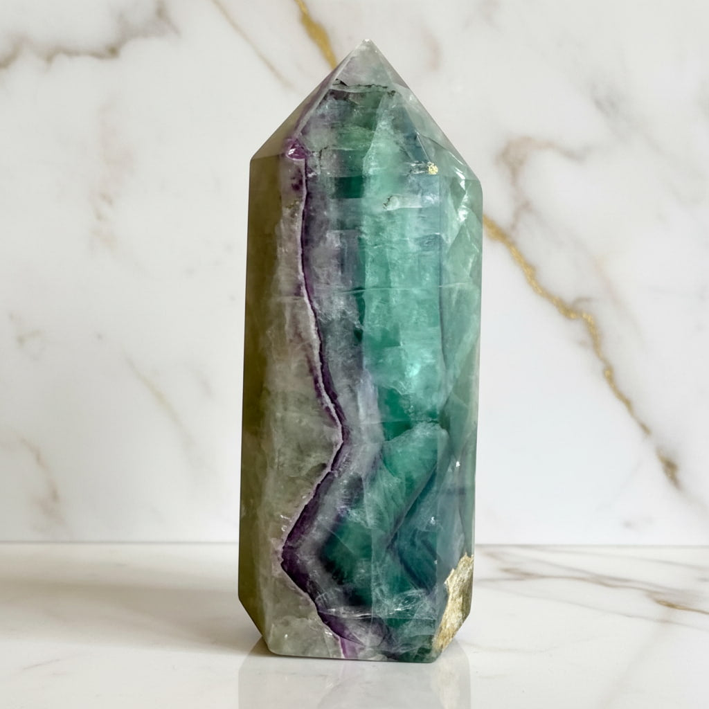 Fluorit Obelisk – Farbenfrohes Unikat CrystalScents