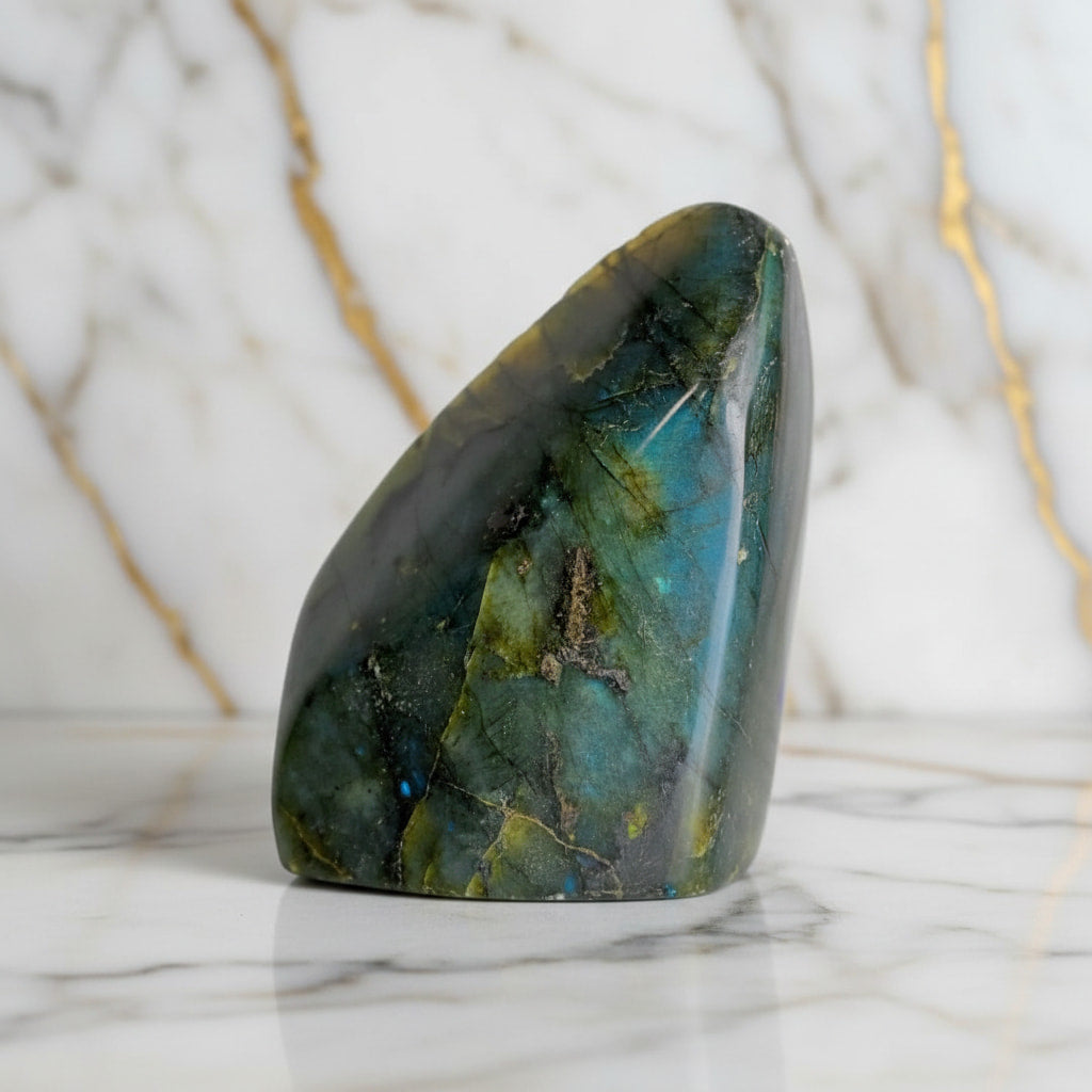 Labradorit Freiform – Mystische Aura CrystalScents