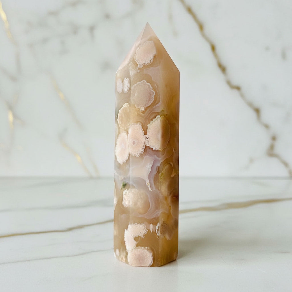 Kirschblüten Achat Obelisk - in zarten Rosa-Tönen CrystalScents