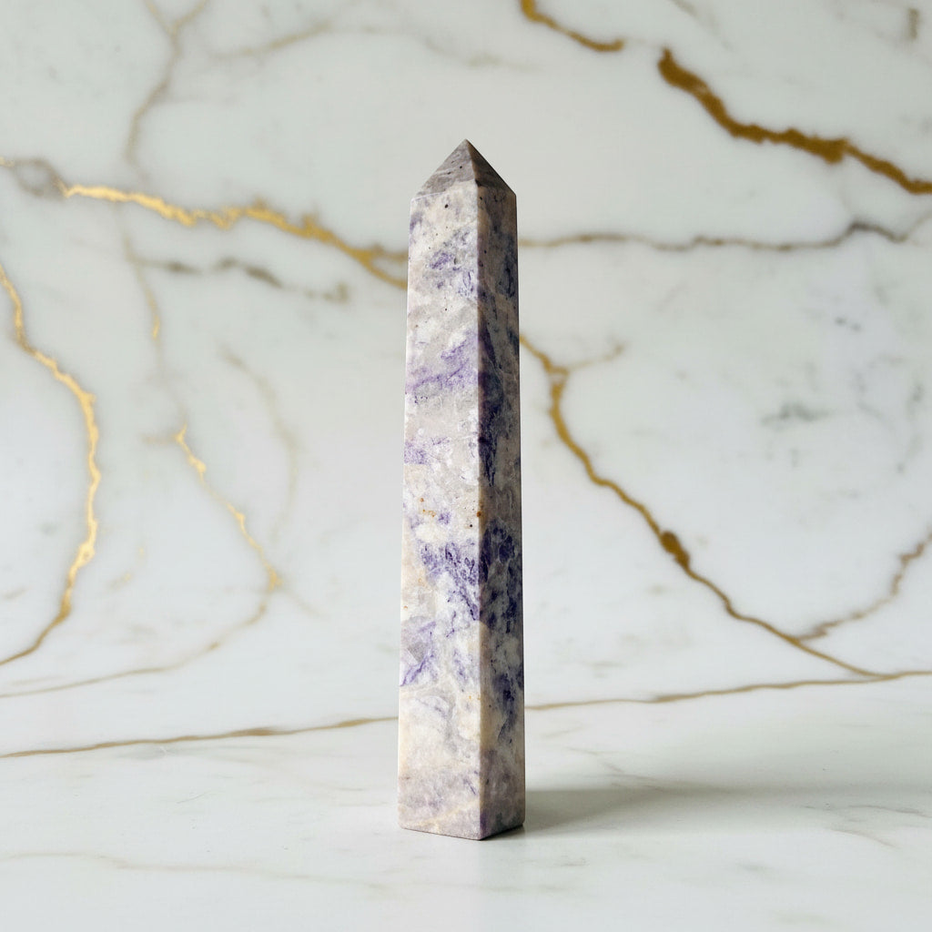 Charoit Obelisk – Energie & Stärke CrystalScents