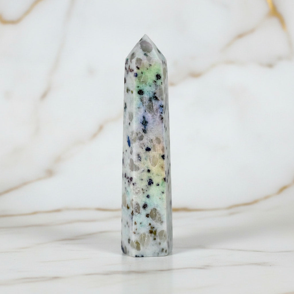 Jaspis Aura Kiwi Obelisk - Voller Magie CrystalScents