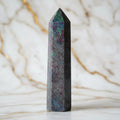 Cyanit Obelisk – Symbol für Ruhe & geistige Klarheit CrystalScents