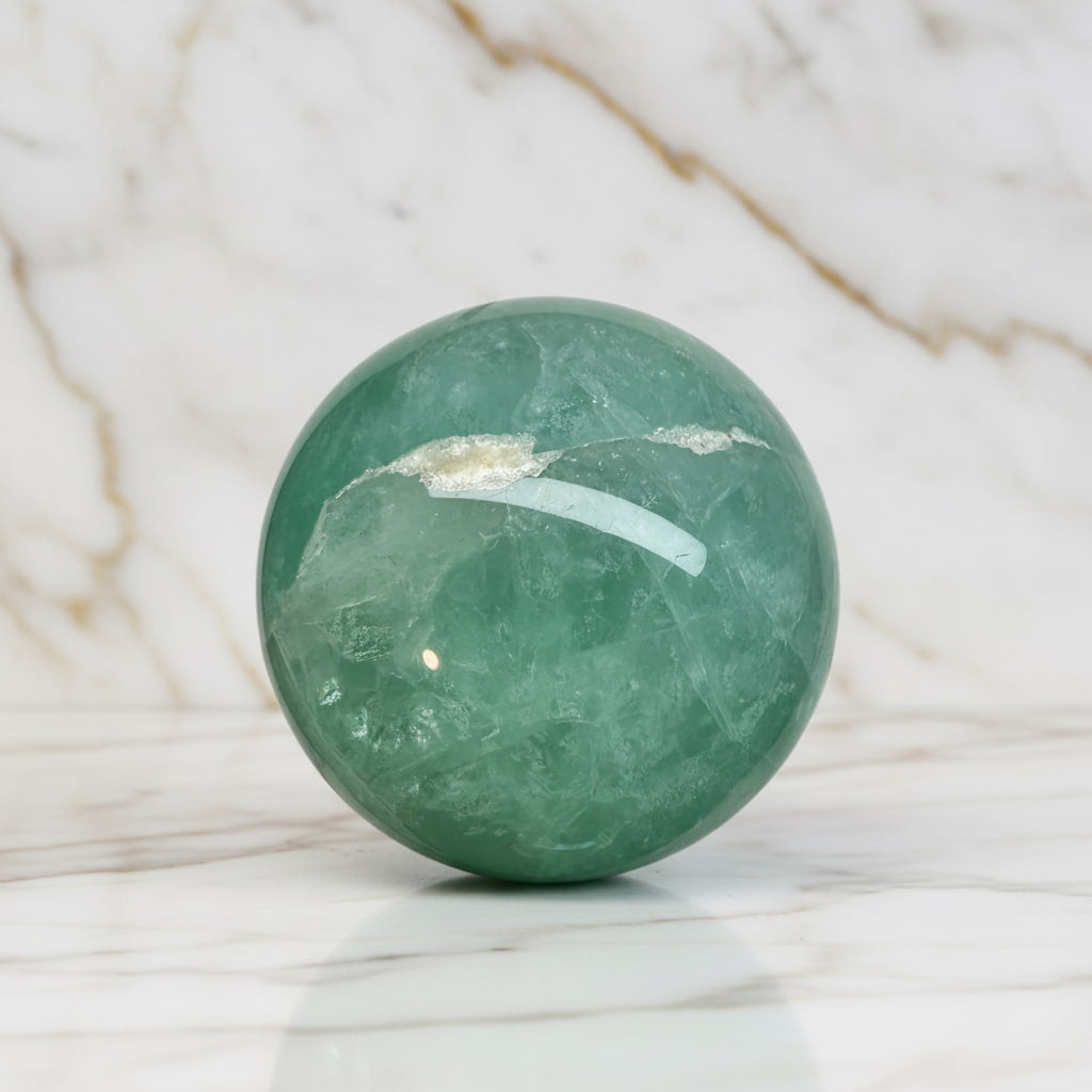 Fluorit Kugel – Leuchtender Farbakzent CrystalScents
