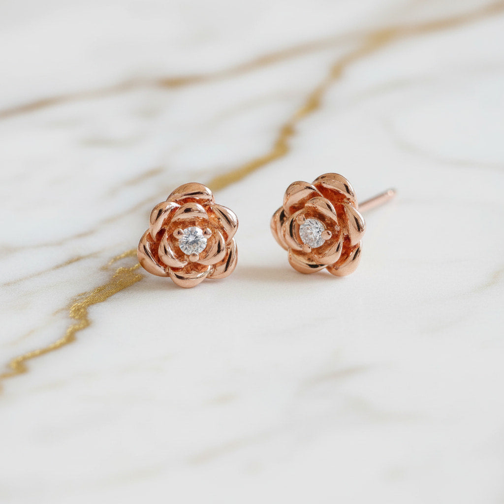 Ohrstecker - Roségold mit filigraner Rosenform CrystalScents