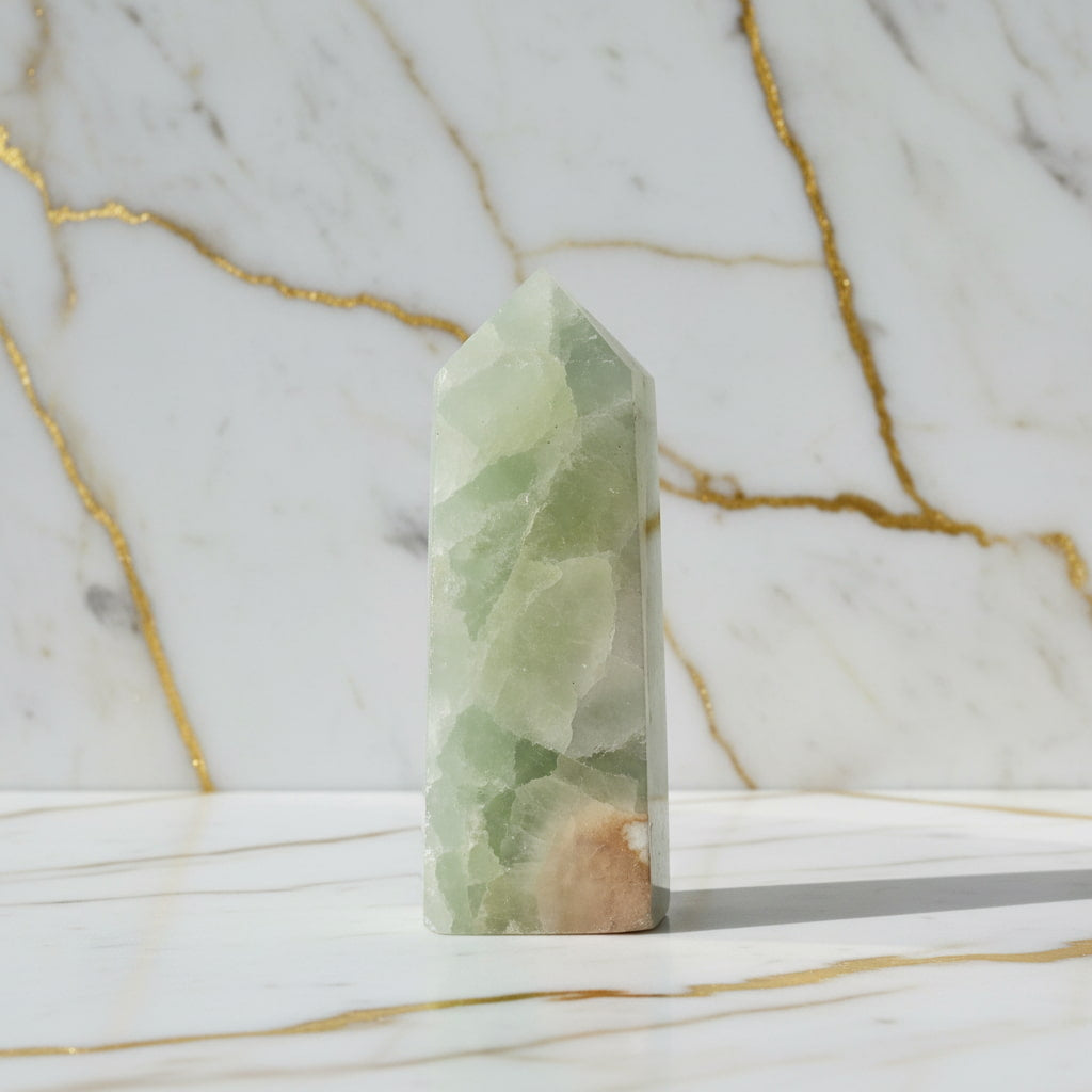 Calcit Obelisk – Beruhigende Ausstrahlung CrystalScents