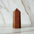 Goldfluss Obelisk – Funkelndes Naturkunstwerk CrystalScents