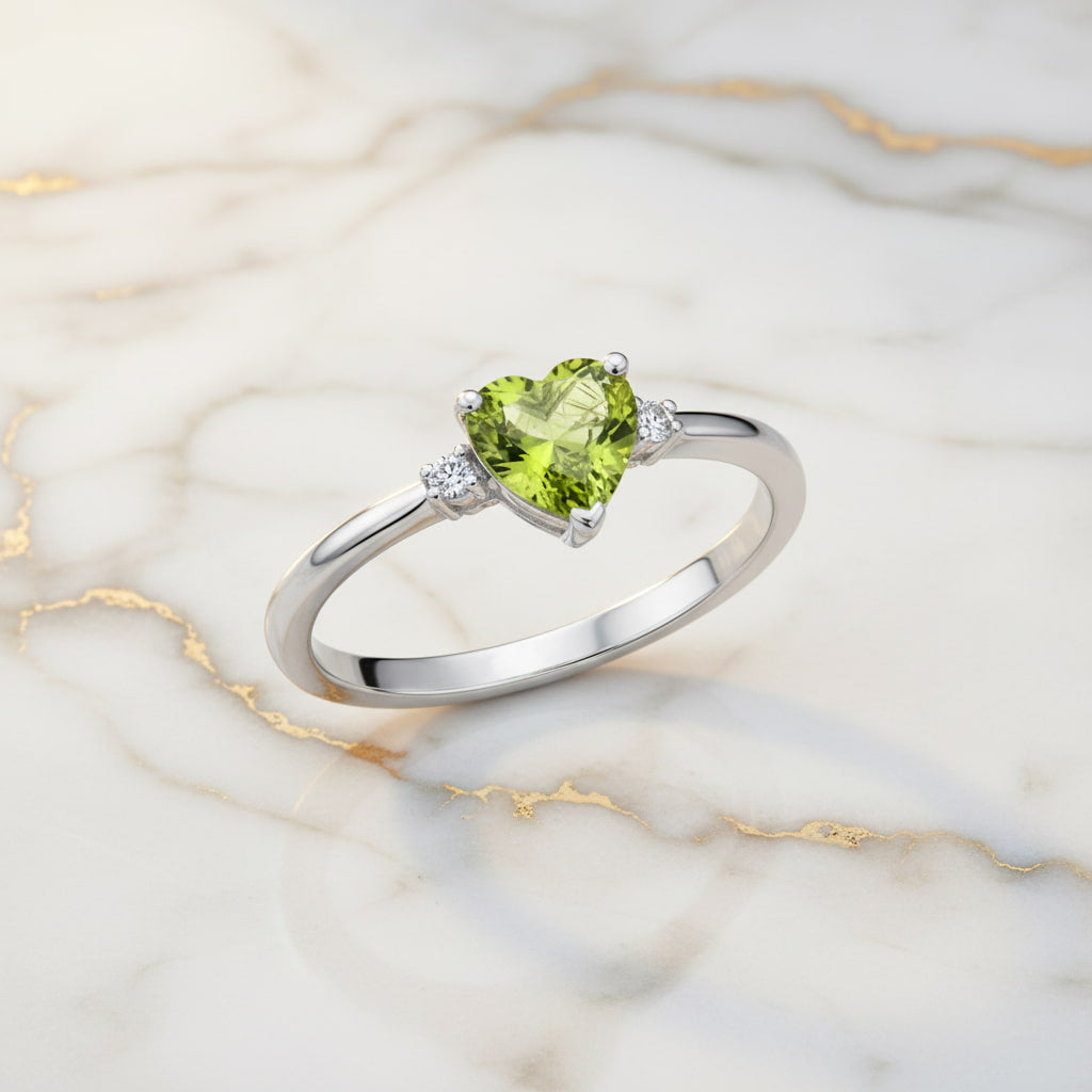 Peridot Ring - Eleganz & Erneuerung CrystalScents