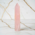 Rosenquarz Obelisk – Liebevolle Energie CrystalScents