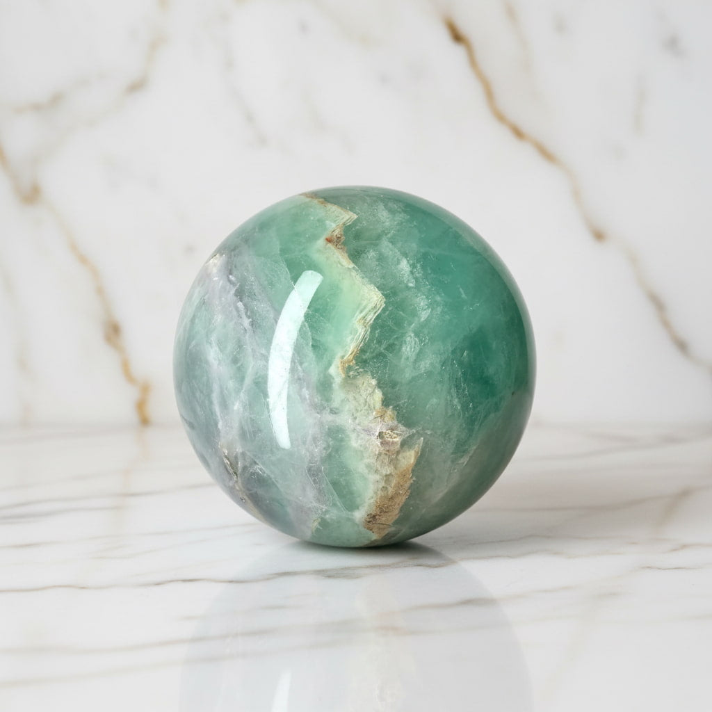 Fluorit Kugel – Himmlische Farbvielfalt CrystalScents