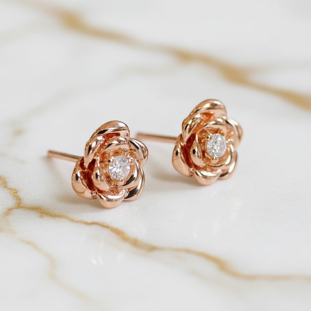 Ohrstecker - Roségold mit filigraner Rosenform CrystalScents
