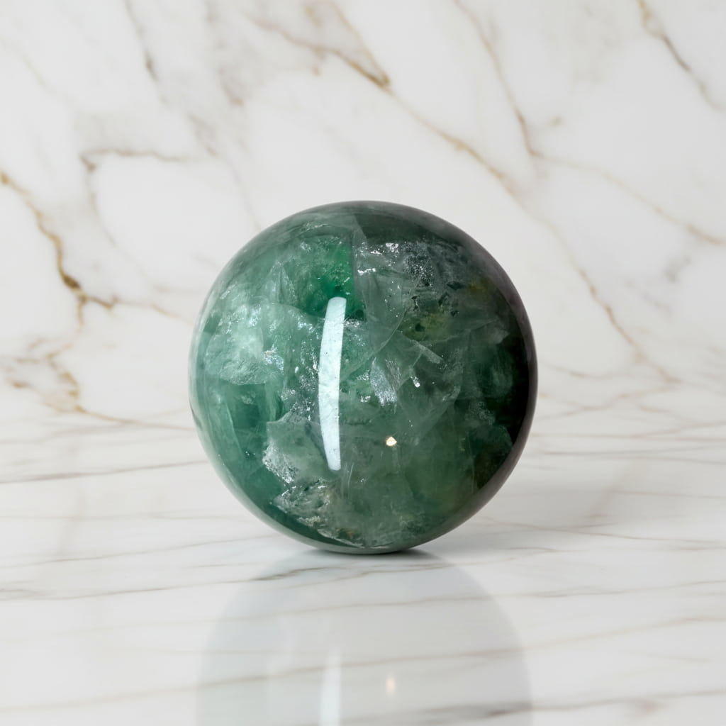 Fluorit Kugel – Balance & Kraft CrystalScents