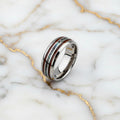 Ring mit dunkler Holzmaserung – Schmuckstück für natürliche Akzente CrystalScents