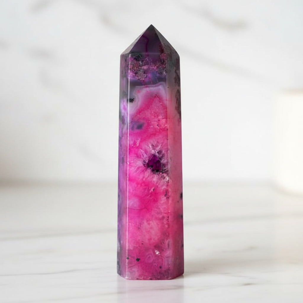 Achat Obelisk – Pinker Kristall voller Farbe & Lebendigkeit CrystalScents