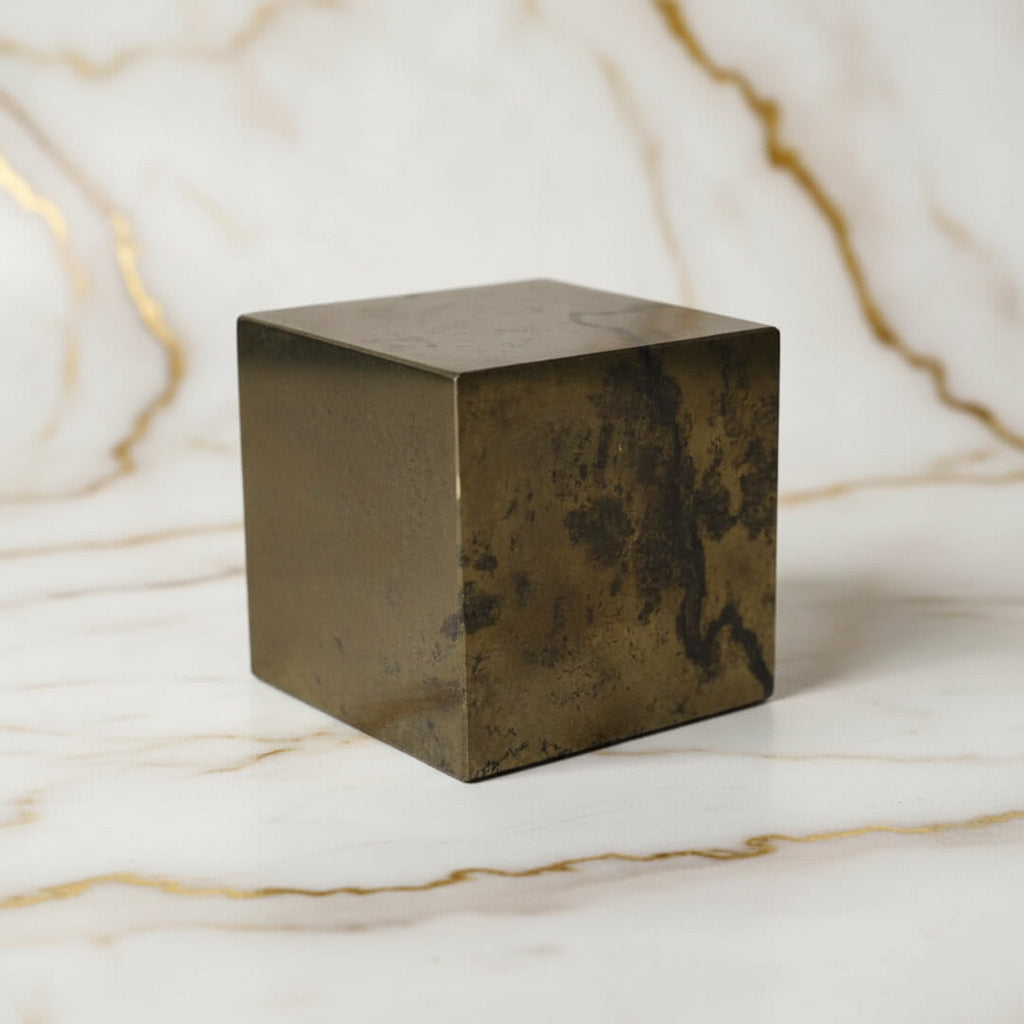 Großer Pyrit Würfel – Kraftvolle Raumakzente CrystalScents