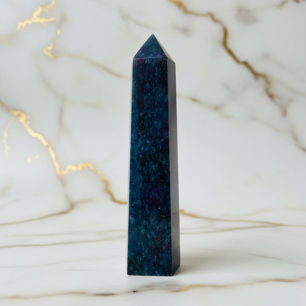 Cyanit Obelisk – für Meditation & Raumdeko CrystalScents