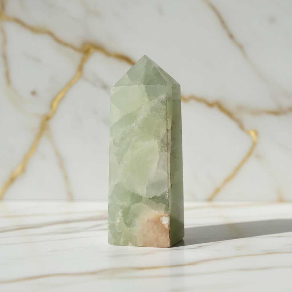 Calcit Obelisk – Beruhigende Ausstrahlung CrystalScents