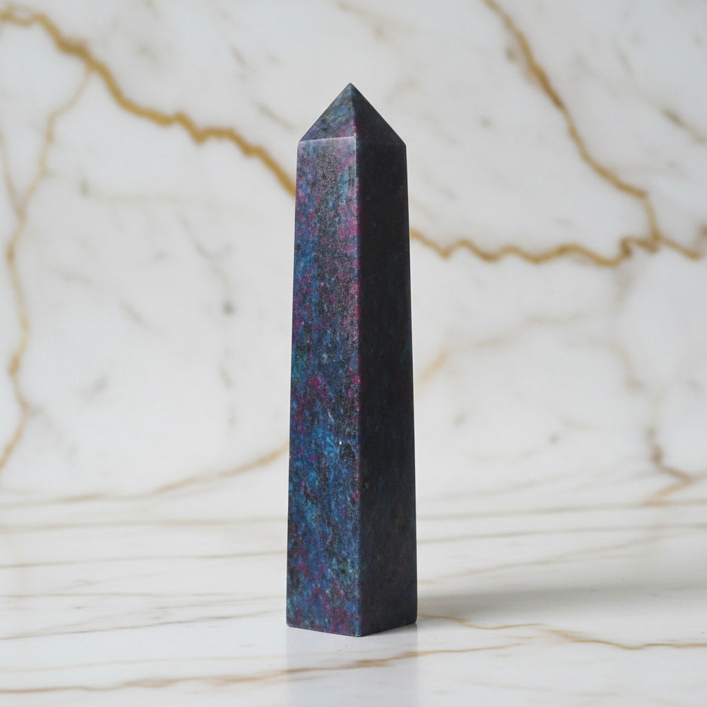 Cyanit Obelisk – für Meditation & Raumdeko CrystalScents
