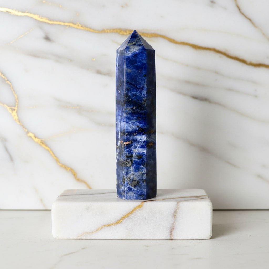 Sodalit Obelisk – Meditation & Achtsamkeit CrystalScents