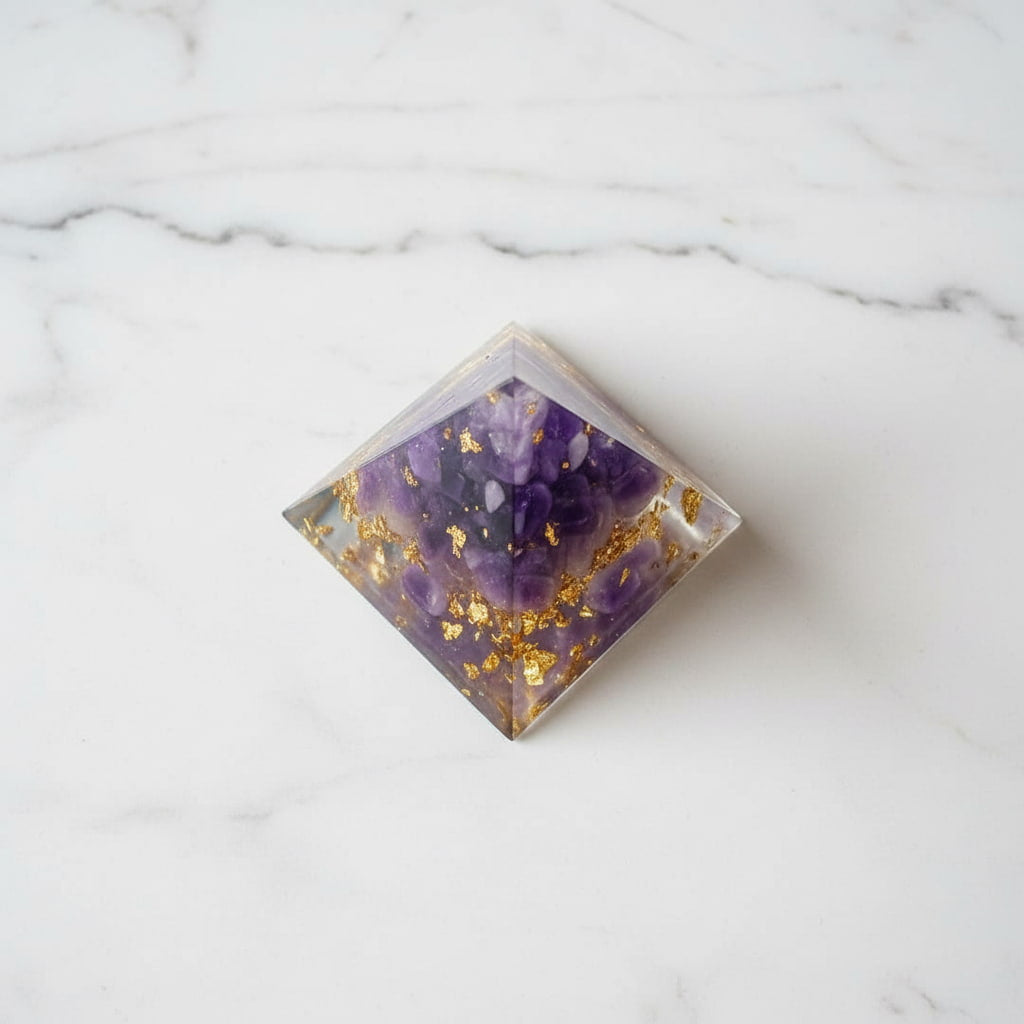Amethyst Orgonit Pyramide – Balance & Ausstrahlung CrystalScents