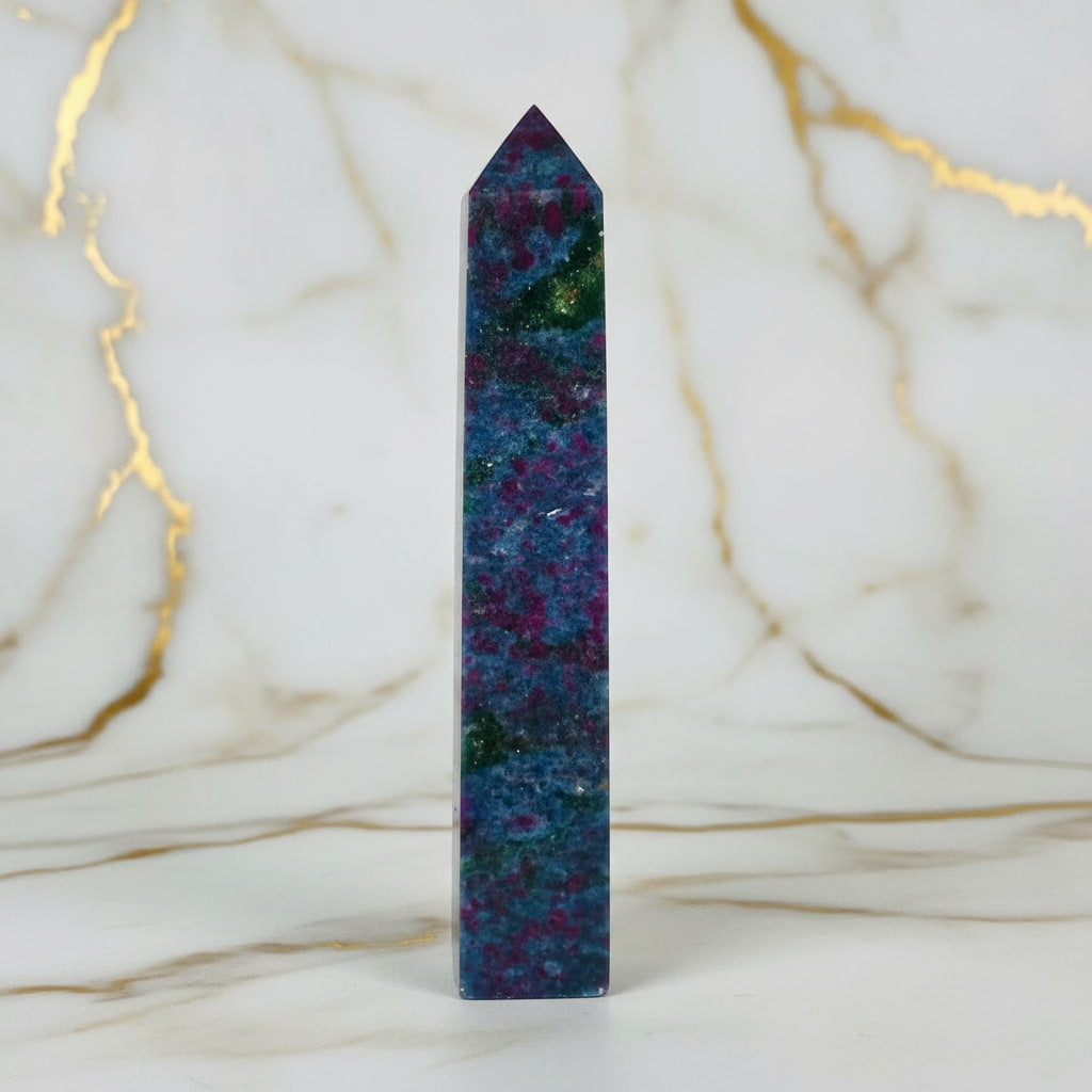 Cyanit Obelisk – Ruhe & geistige Ausrichtung CrystalScents