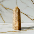 Mondstein Obelisk – Energie & warme Akzente CrystalScents