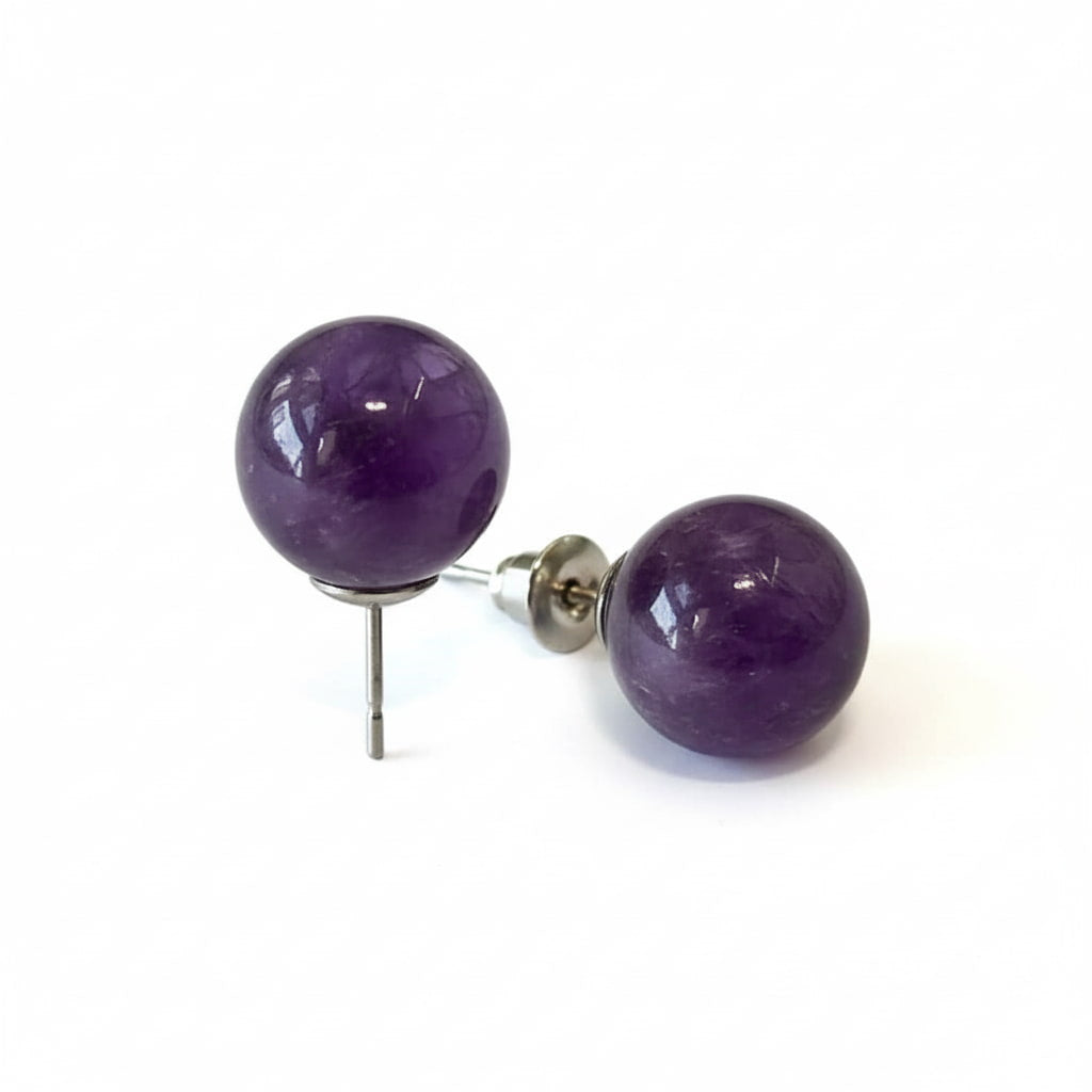 Amethyst Ohrstecker Kugel – Eleganz & Harmonie CrystalScents