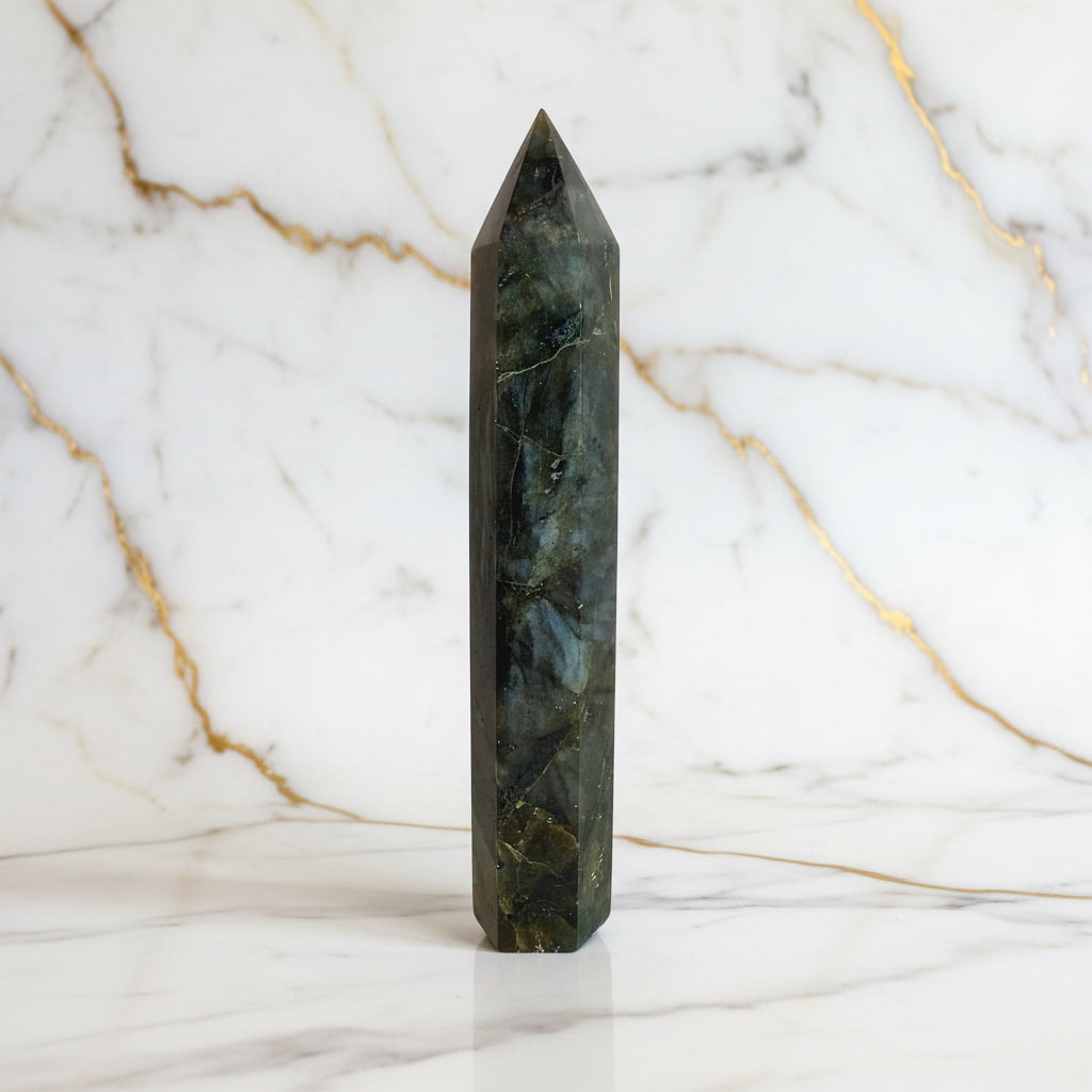 Labradorit Obelisk – Kreativität & Selbstvertrauen CrystalScents