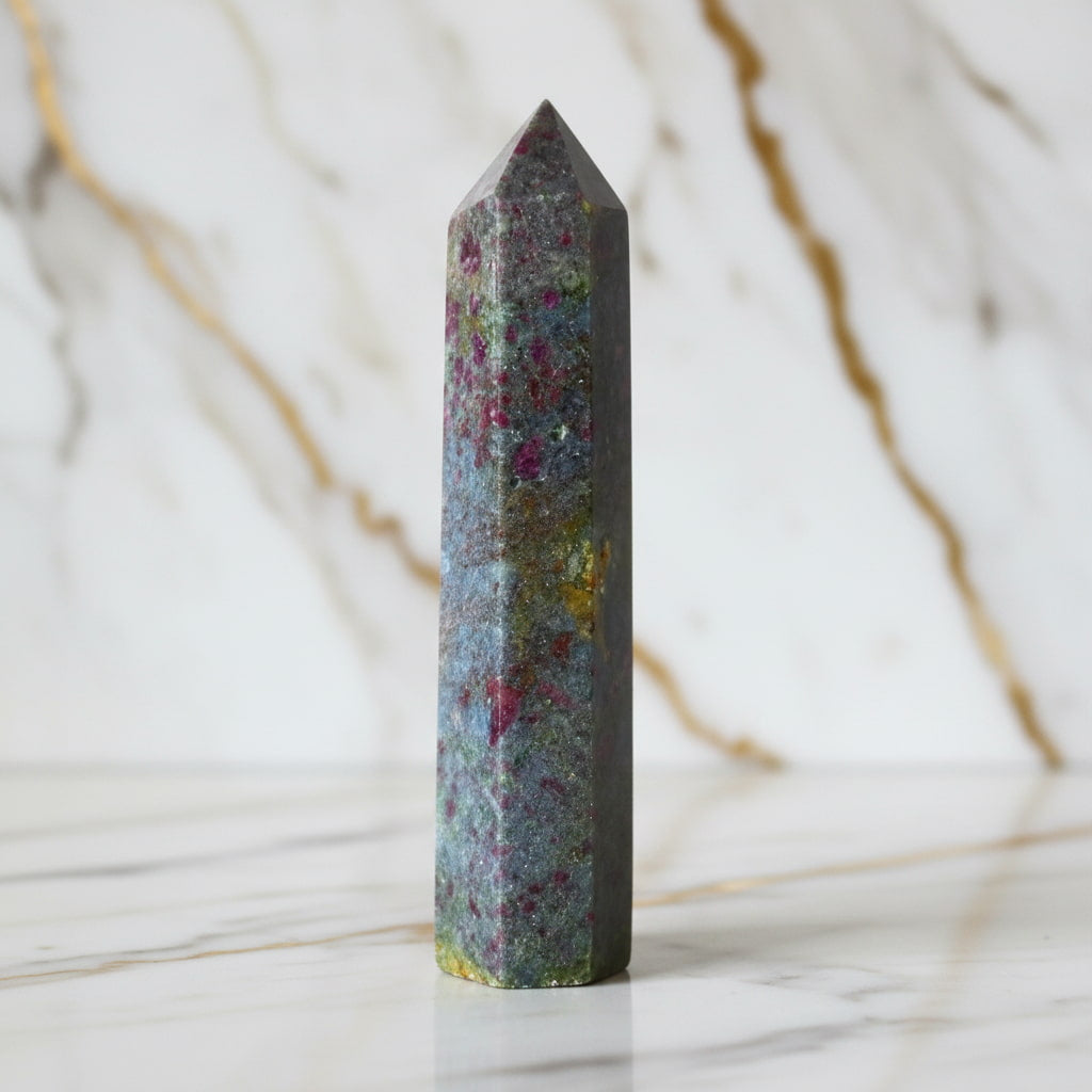 Cyanit Obelisk – Harmonie & Konzentration CrystalScents