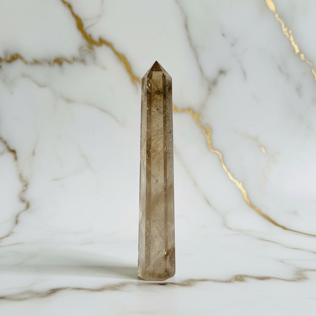 Rauchquarz Obelisk - Schmückstück für dein Zuhause CrystalScents