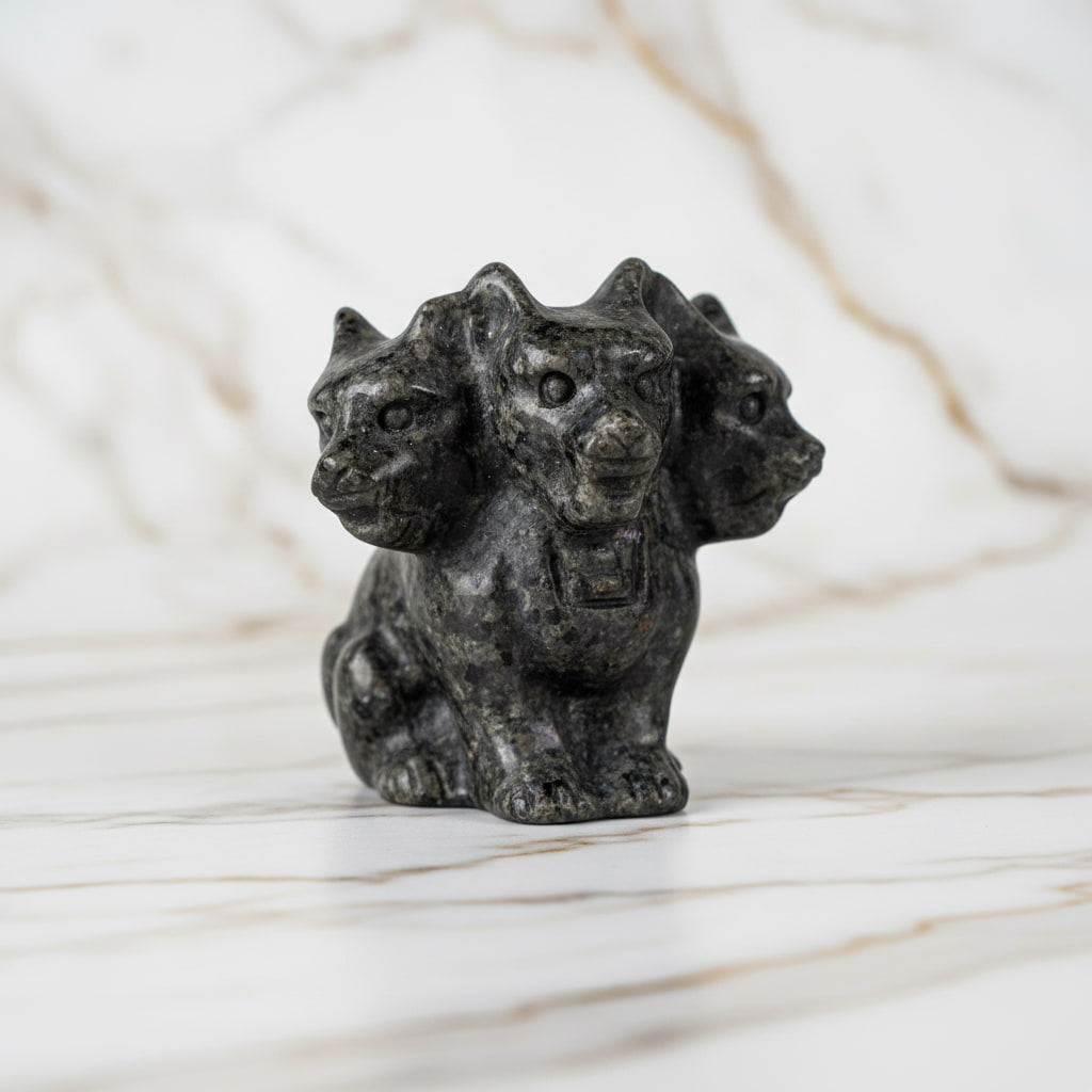 Flammenstein Yooperlite „Zerberus“ – Mystische UV-Reaktivität CrystalScents