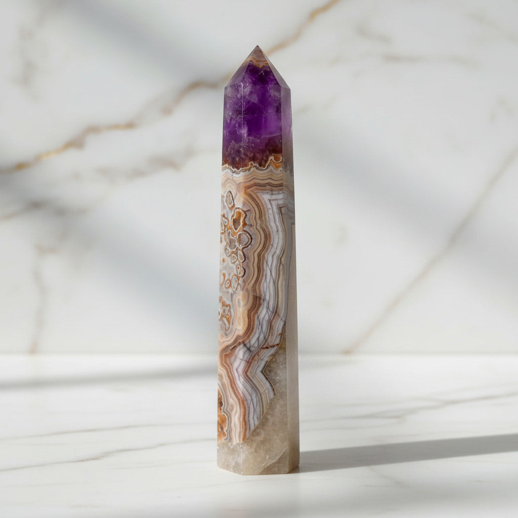 Amethyst Achat Obelisk - elegantes Highlight für Wohnräume CrystalScents