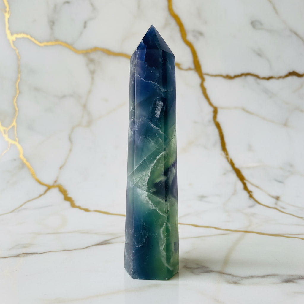 Fluorit Obelisk – Dekorativer Kristall fürs Zuhause CrystalScents