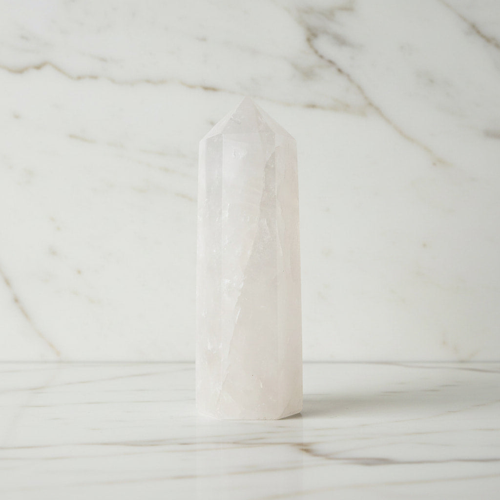 Großer Bergkristall Obelisk – Ausdrucksstark & Elegant CrystalScents