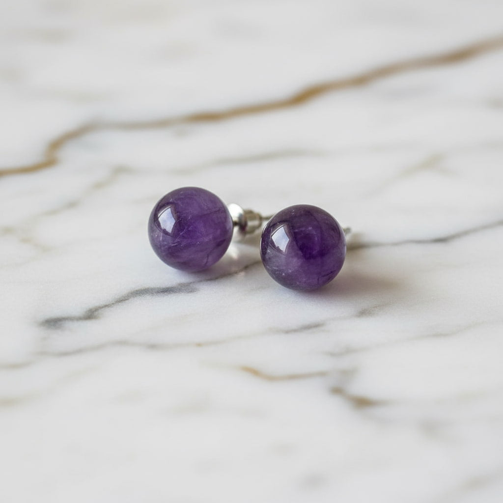 Amethyst Ohrstecker Kugel – Eleganz & Harmonie CrystalScents
