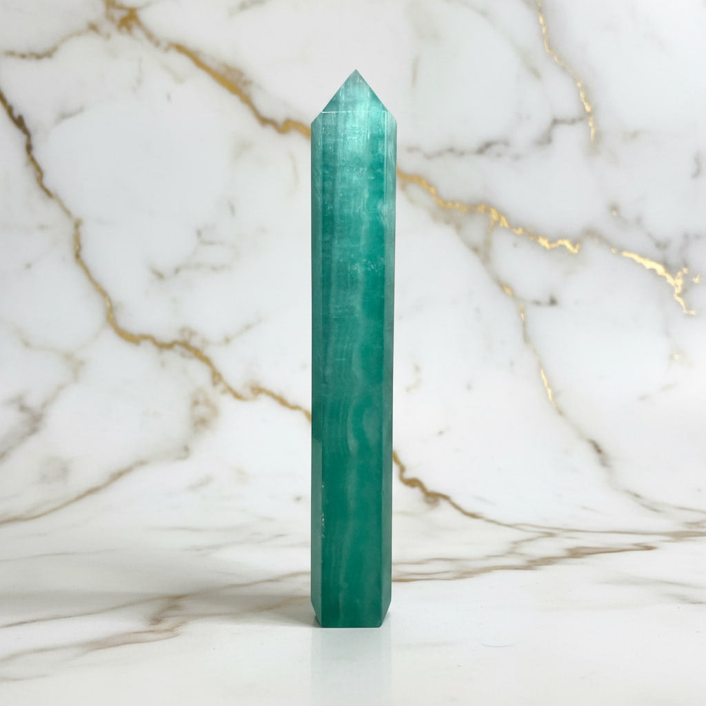 Fluorit Obelisk – Strahlendes Statement CrystalScents