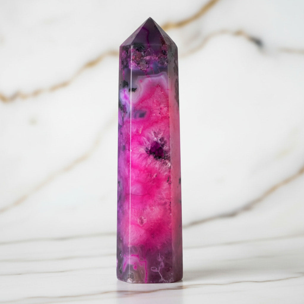 Achat Obelisk – Pinker Kristall voller Farbe & Lebendigkeit CrystalScents