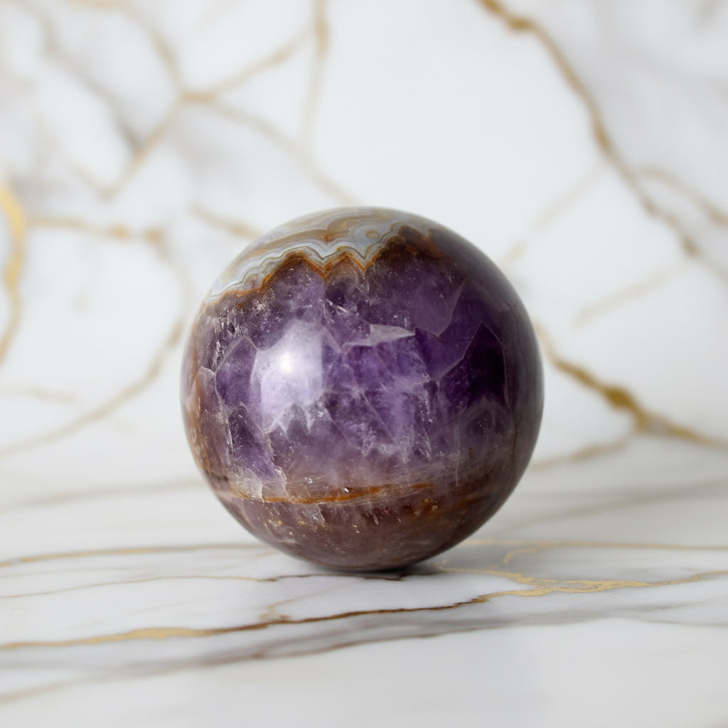 Amethyst Achat Kugel – Eleganter Wohn- & Meditationsbegleiter CrystalScents