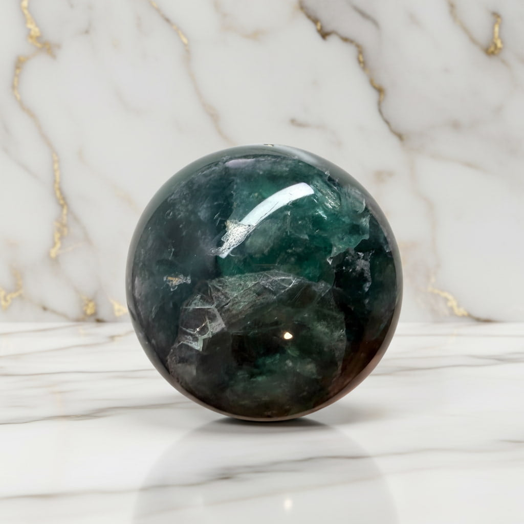 Fluorit Kugel – Kunstwerk der Natur CrystalScents