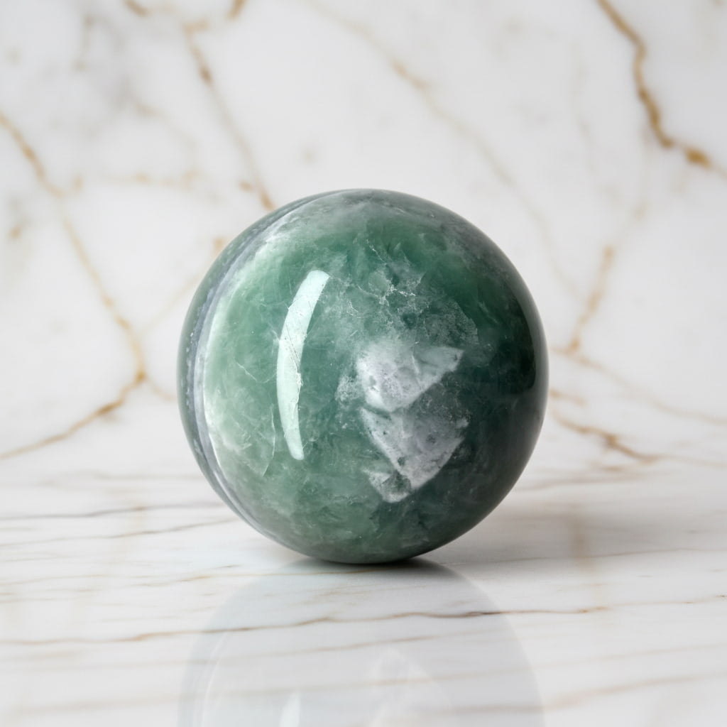 Fluorit Kugel – Magisches Naturwunder CrystalScents