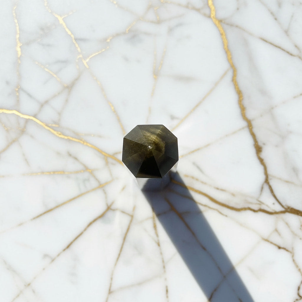Gold Obsidian Obelisk - Dunkle Kraft mit goldenem Schimmer CrystalScents