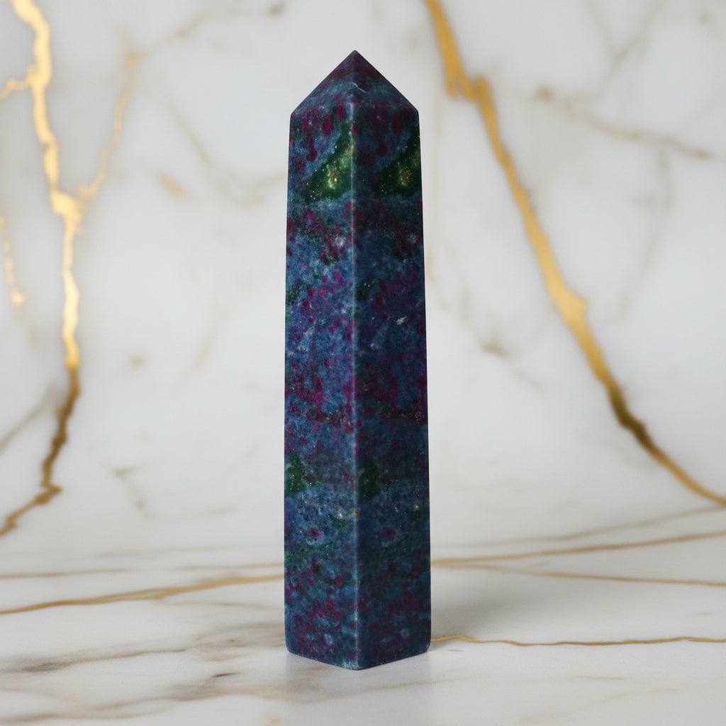 Cyanit Obelisk – Ruhe & geistige Ausrichtung CrystalScents
