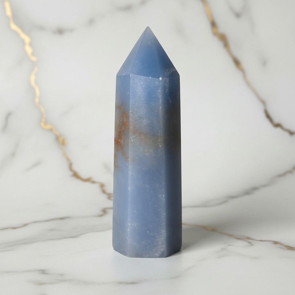 Angelit Obelisk - Himmelblauer Seelenstein CrystalScents