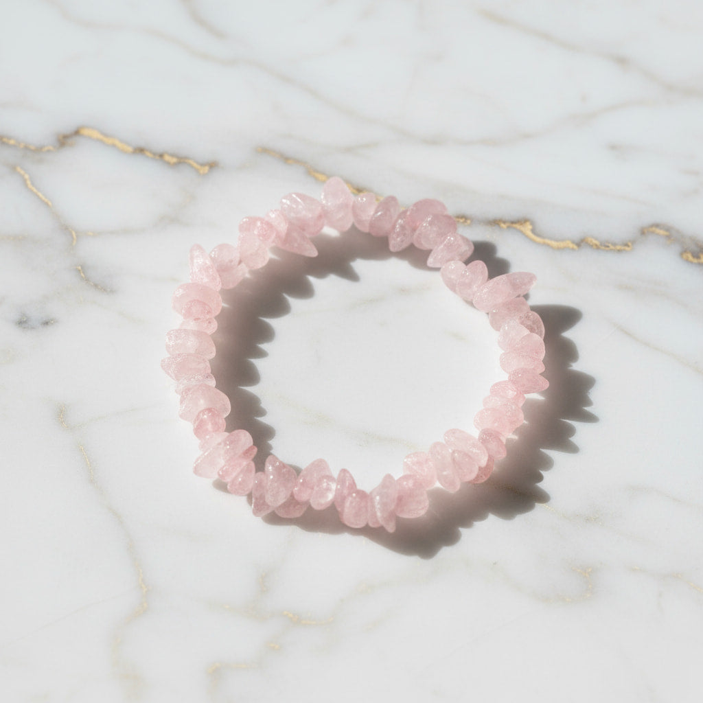 Rosenquarz Splitterarmband – Herzensfreude & Harmonie CrystalScents