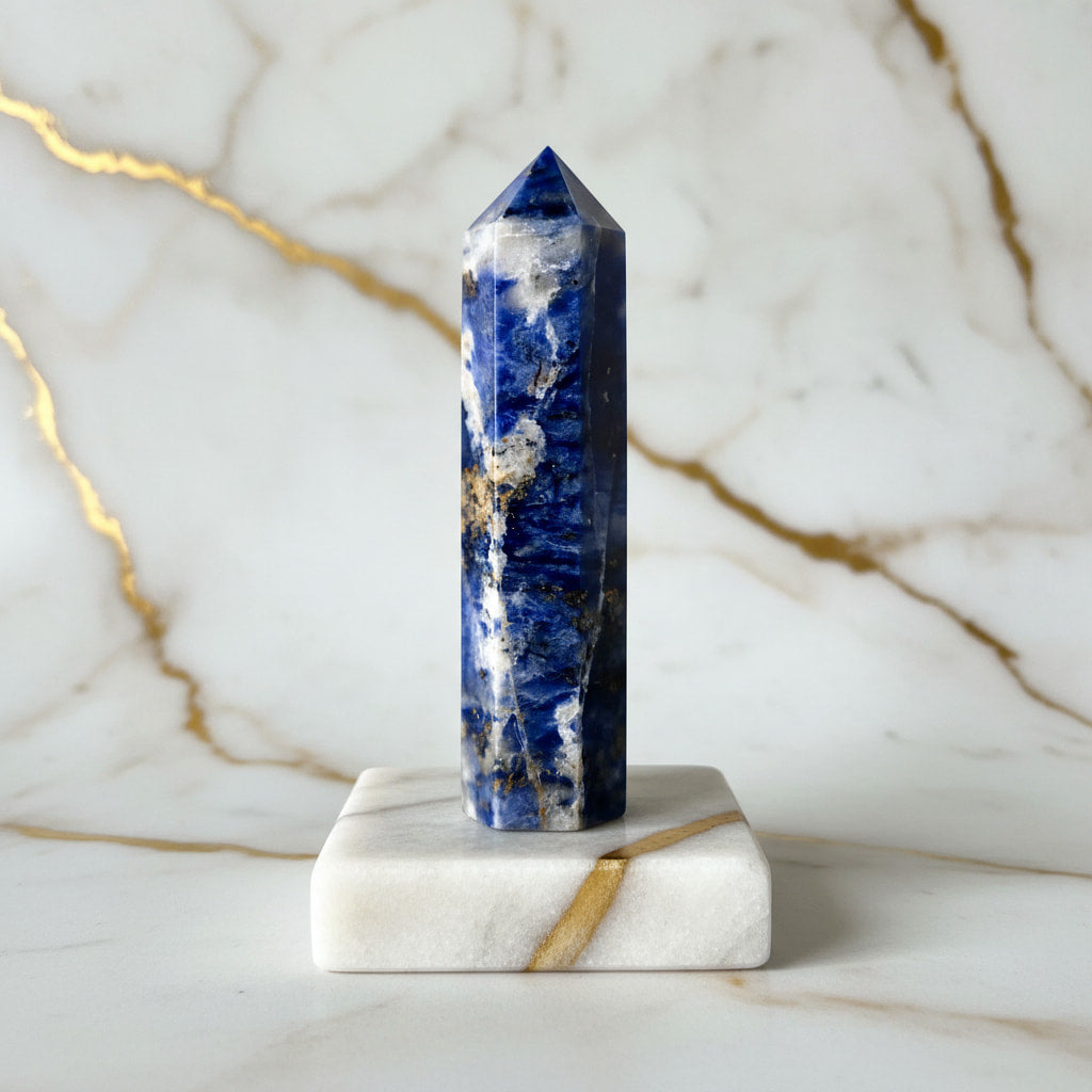 Sodalit Obelisk – Meditation & Achtsamkeit CrystalScents