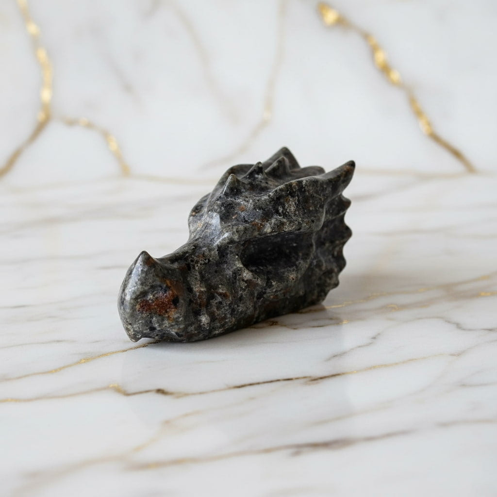 Flammenstein Yooperlite Drachenkopf – UV-reaktive Farbwirkung CrystalScents