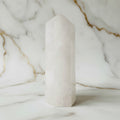 Großer Bergkristall Obelisk – Natürliche Quelle der Klarheit CrystalScents