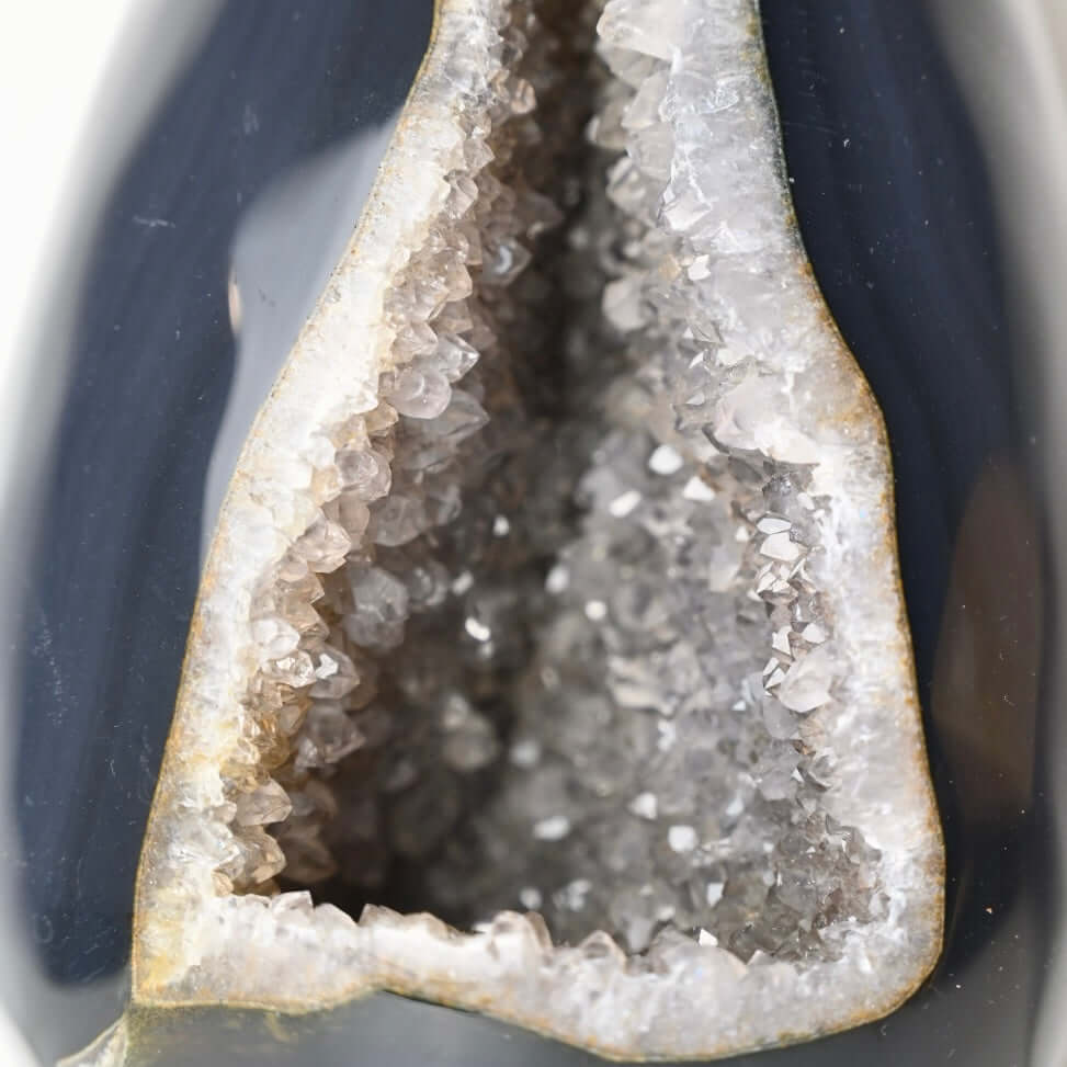 Großes Achat Ei – Glitzernde Druse als dekorativer Hingucker CrystalScents