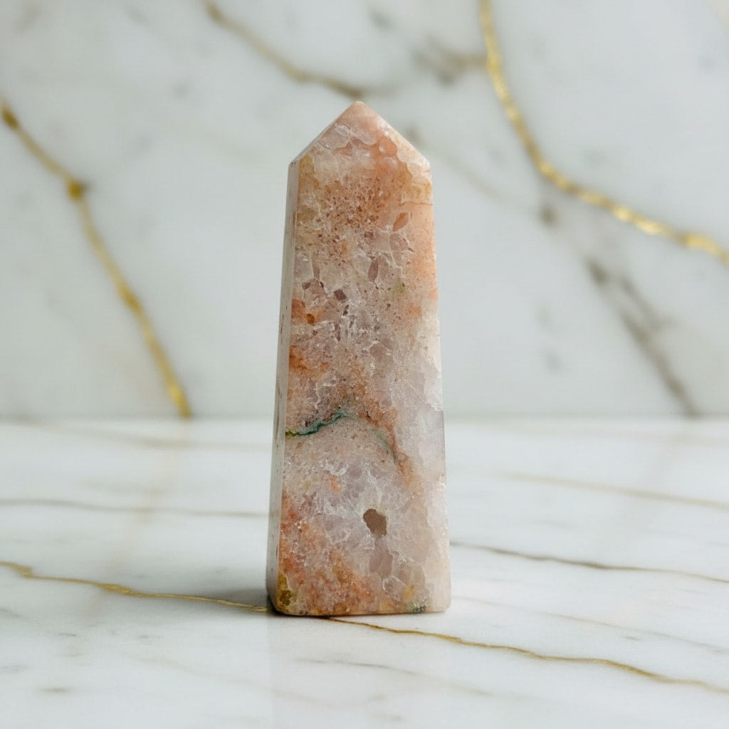 Rosa Amethyst Obelisk – Sanft & einzigartig CrystalScents